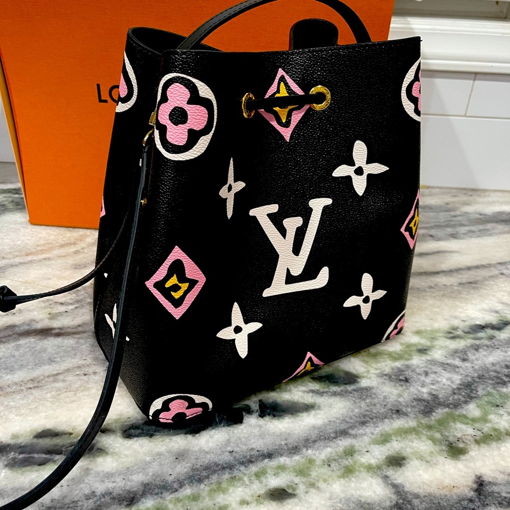 Louis Vuitton wild at heart noeneo! Gorgeous bag , just a tad small for me !